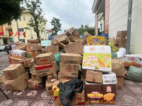 Hà Nội: 50 hộ kinh doanh ở La Phù tự giao nộp 25 tấn hàng giả, kém chất lượng