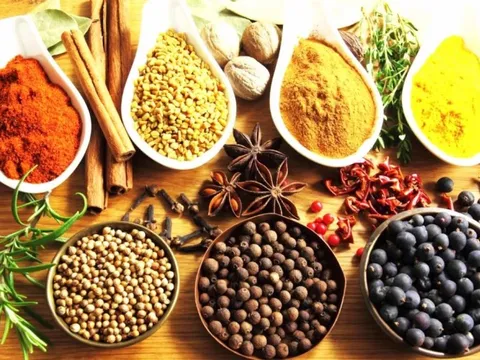 Giá tiêu hôm nay 15/7/2025: ảnh hưởng mức thuế quan của Mỹ với giá tiêu các nước