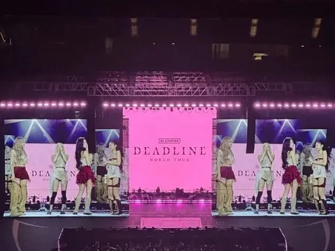 BlackPink mở màn tour thế giới tại Mỹ với sự cố nguy hiểm