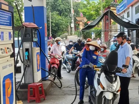 Giá xăng đồng loạt giảm nhẹ từ chiều ngày 17/7