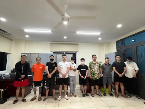 Bắt giữ 15 đối tượng trong đường dây mua bán thuốc lá điện tử số lượng “khủng”