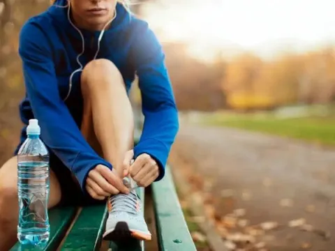 Làm sao để giữ cơ thể đủ nước và điện giải khi tập thể dục mùa hè?