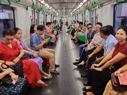 Giải pháp hút khách bền vững cho phát triển du lịch đường sắt 