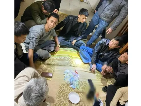 Phú Thọ: khởi tố 9 đối tượng đánh bạc dưới hình thức “chơi liêng”