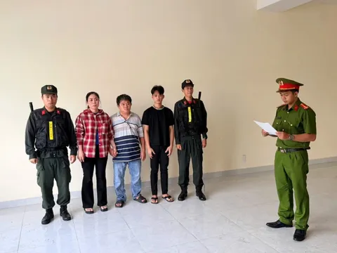 Bắt 3 đối tượng sử dụng hóa chất cấm để sản xuất 800 tấn mì tươi tung ra thị trường