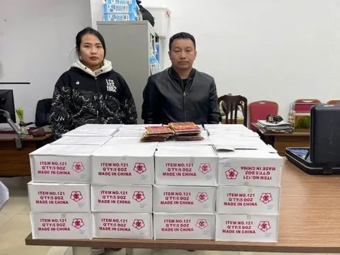 Bắt người phụ nữ có hành vi phạm pháp trên phố Hai Bà Trưng