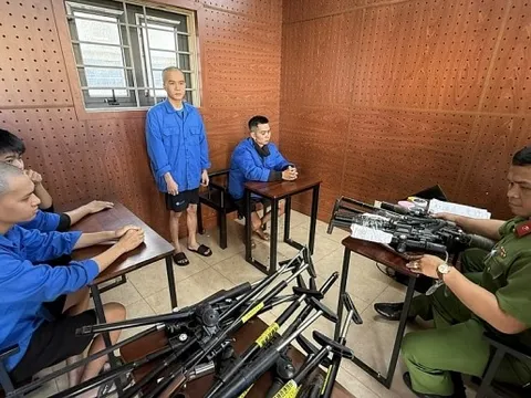 Bắt 4 đối tượng chế tạo súng quân dụng bán qua mạng xã hội