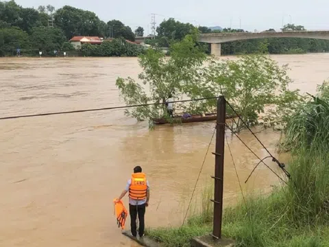 Thanh Hóa: cứu vớt người đàn ông bị lũ cuốn trôi 2kmv