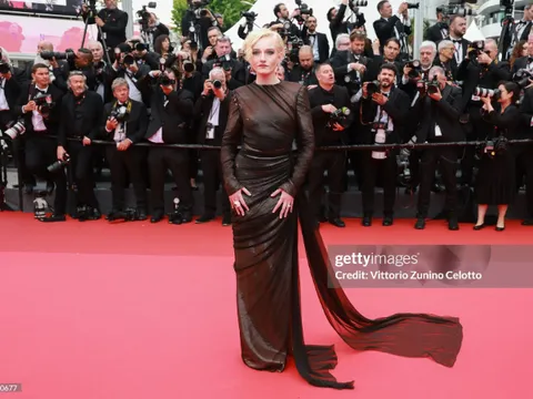 Dàn mỹ nhân khoe chân dài sau quy định cấm hở bạo trên thảm đỏ LHP Cannes
