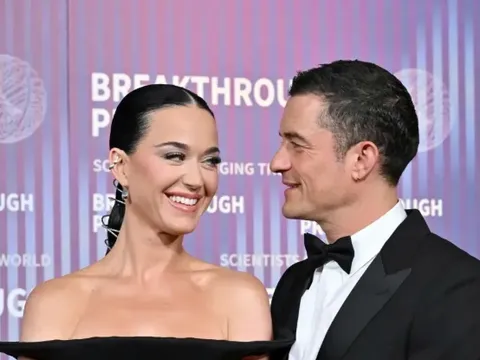 Katy Perry và Orlando Bloom xác nhận đã chia tay