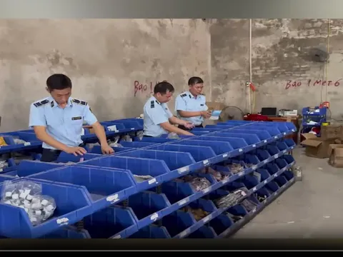 Cận cảnh kho hàng lậu trị giá hơn 1,2 tỷ đồng xuyên biên giới, kết nối Tik Tok