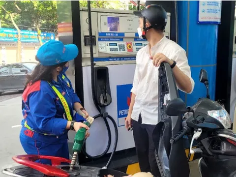 Giảm lần thứ 2 liên tiếp, giá xăng RON95-III về ngưỡng 24.332 đồng mỗi lít