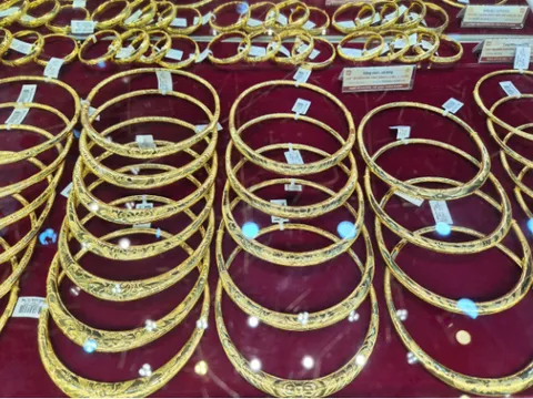 Giá vàng tăng 4,5 triệu đồng/lượng