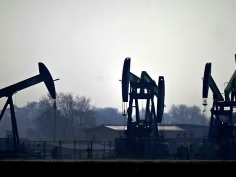 Dầu lao dốc, chứng khoán toàn cầu bật tăng sau thỏa thuận Mỹ - Iran