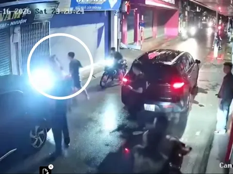Công an xác minh vụ hai cô gái bị đuổi đánh giữa đêm ở Xuân Đỉnh