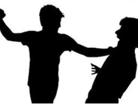 Xô xát khi đón bạn gái ở trường, nam sinh trả giá 5 năm 6 tháng tù