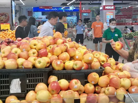 Siêu thị giảm giá đến 50% cho hàng nghìn sản phẩm để kích cầu tiêu dùng