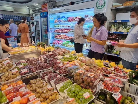 Chợ Hà Nội nhộn nhịp trong ngày Tết Đoan Ngọ