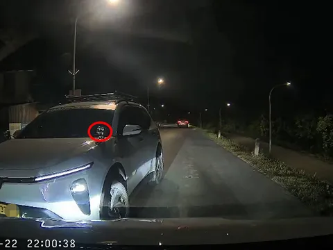 Tự ý lắp đèn LED, đèn nháy trên ô tô, xe máy: Có thể bị tước bằng lái