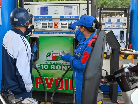 Giá xăng tăng hơn 1.400 đồng/lít từ 0h ngày 1-7