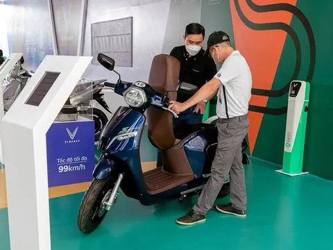 Các hãng xe máy điện giảm giá để chiếm thị phần