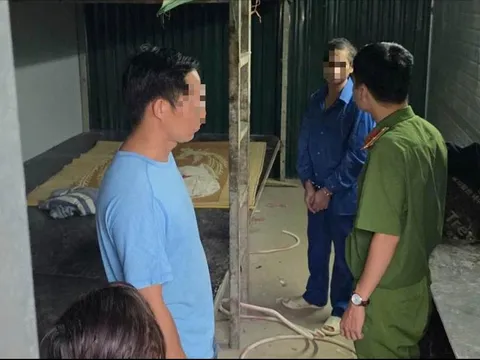 Khởi tố người phụ nữ trả công bằng heroin cho công nhân