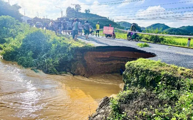 Lâm Đồng: sạt lở tỉnh lộ 721, cấm các phương tiện lưu thông