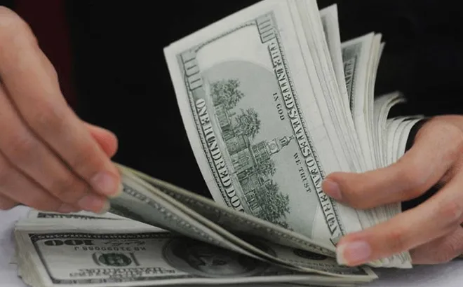 Tỷ giá USD hôm nay 10/10: thị trường tự do tăng, ngân hàng giảm sâu
