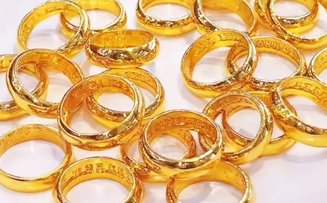 Giá vàng hôm nay 20/12: biến động mạnh