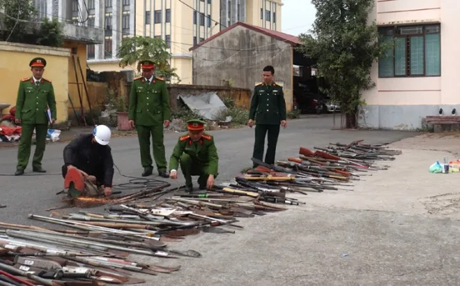 Bắc Giang: tiêu hủy nhiều vũ khí, vật liệu nổ, công cụ hỗ trợ và pháo