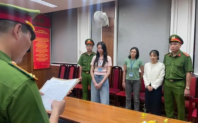 Khởi tố hoa hậu Nguyễn Thúc Thùy Tiên