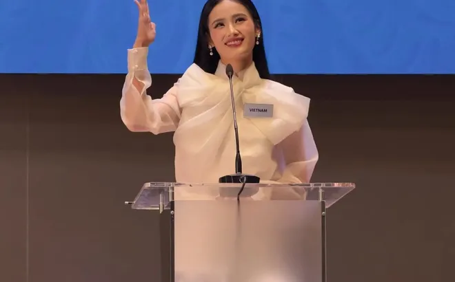 Huỳnh Trần Ý Nhi thể hiện thần thái xuất sắc tại phần thi phụ của Miss World 2025