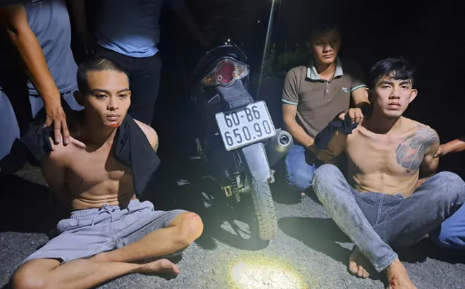 Nhanh chóng truy bắt 3 đối tượng đột nhập nóc nhà trộm tài sản