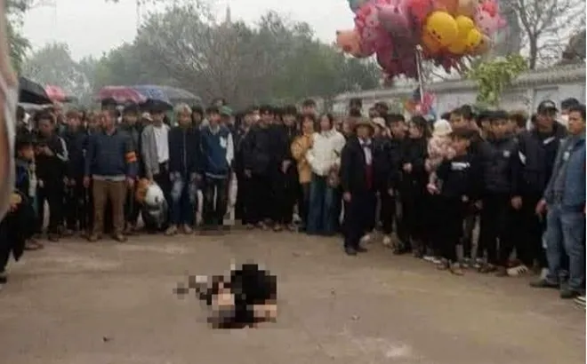 Hà Nội: xảy ra mâu thuẫn, nam thanh niên bị đâm gục ở chùa Đậu