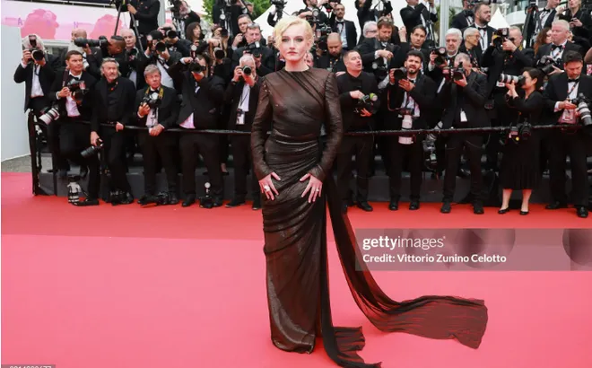 Dàn mỹ nhân khoe chân dài sau quy định cấm hở bạo trên thảm đỏ LHP Cannes