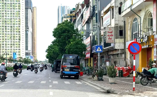 Bến cóc “náo loạn” đường Vũ Trọng Khánh